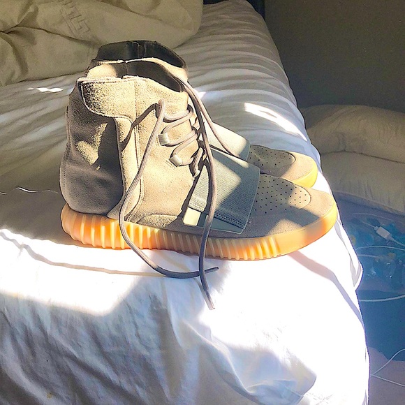 Size 11 750 Yeezys - Picture 1 of 3